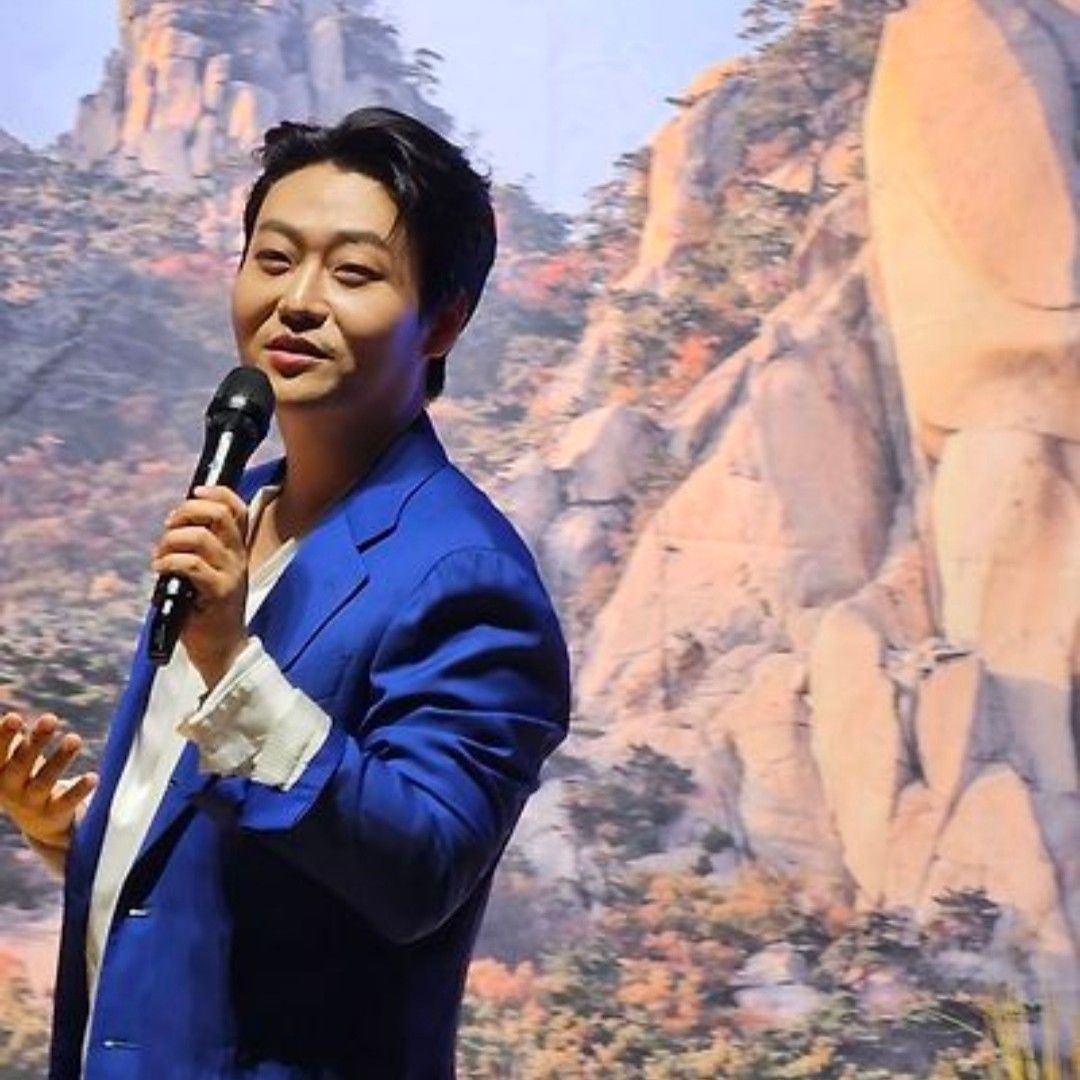 A moment captured by a fan of Min Soohyun