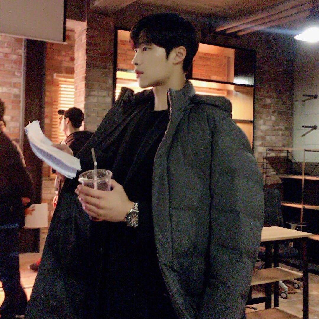 우도환의 비하인드 컷