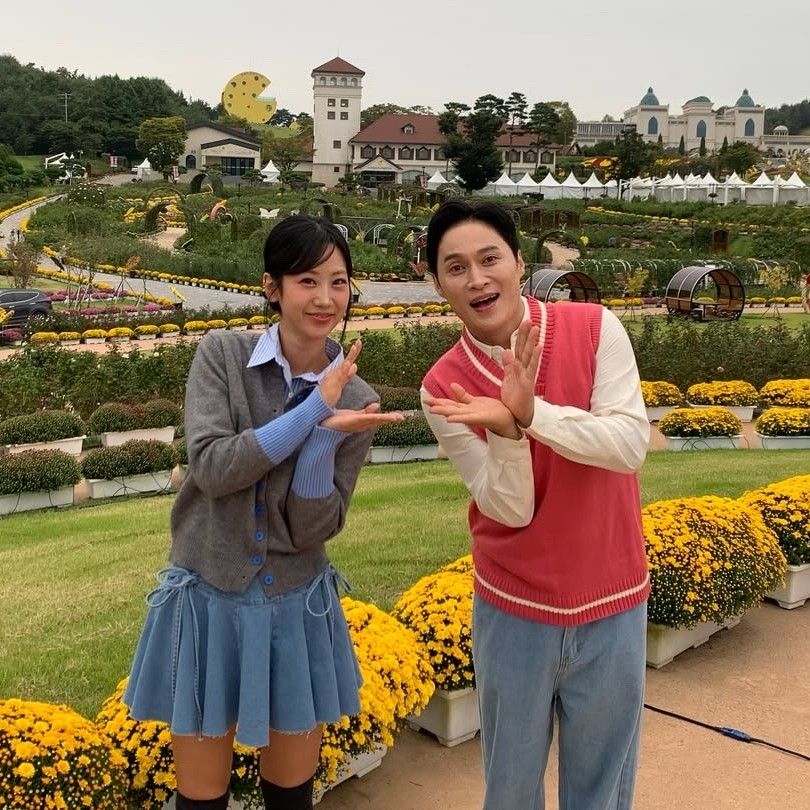Behind-the-scenes cut of Kang Hyeyeon