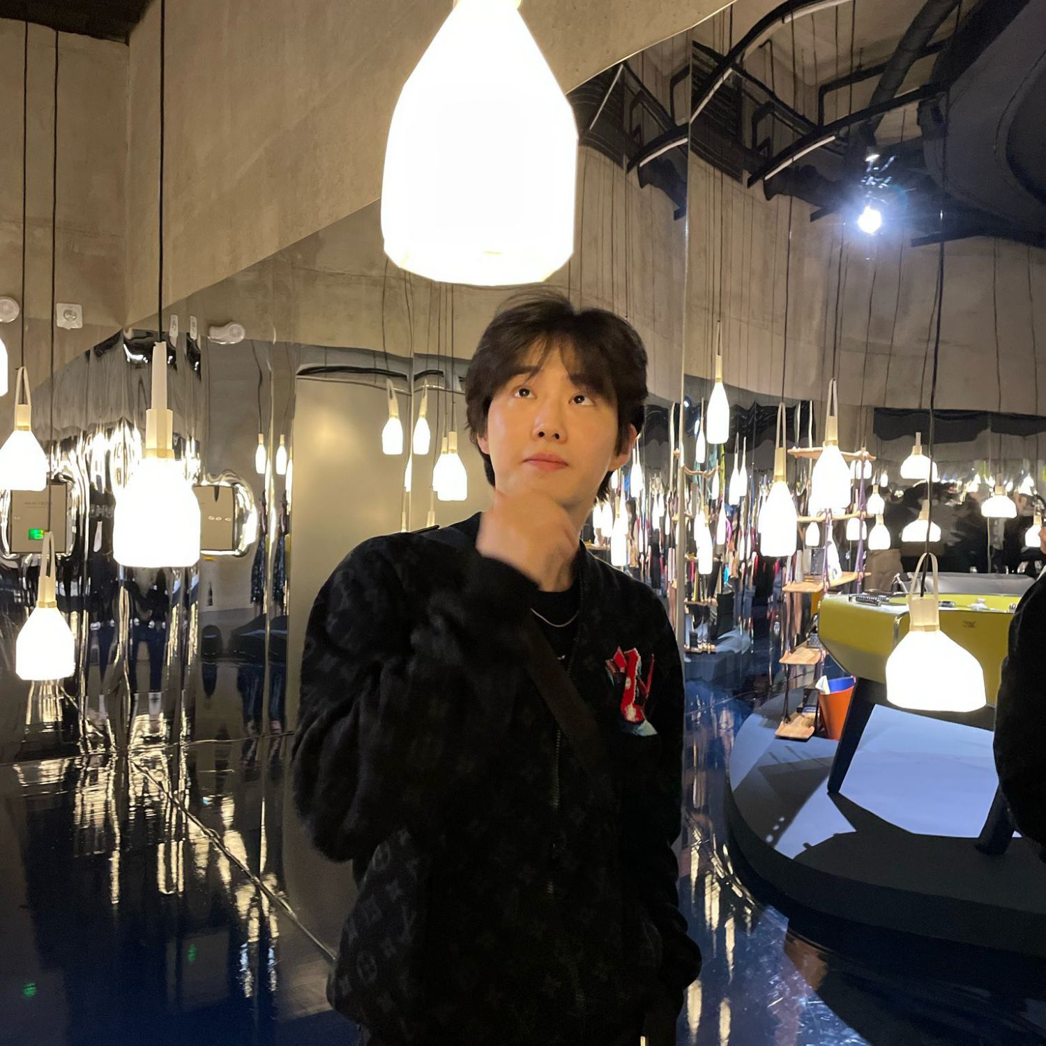 Behind-the-scenes cut of Suho