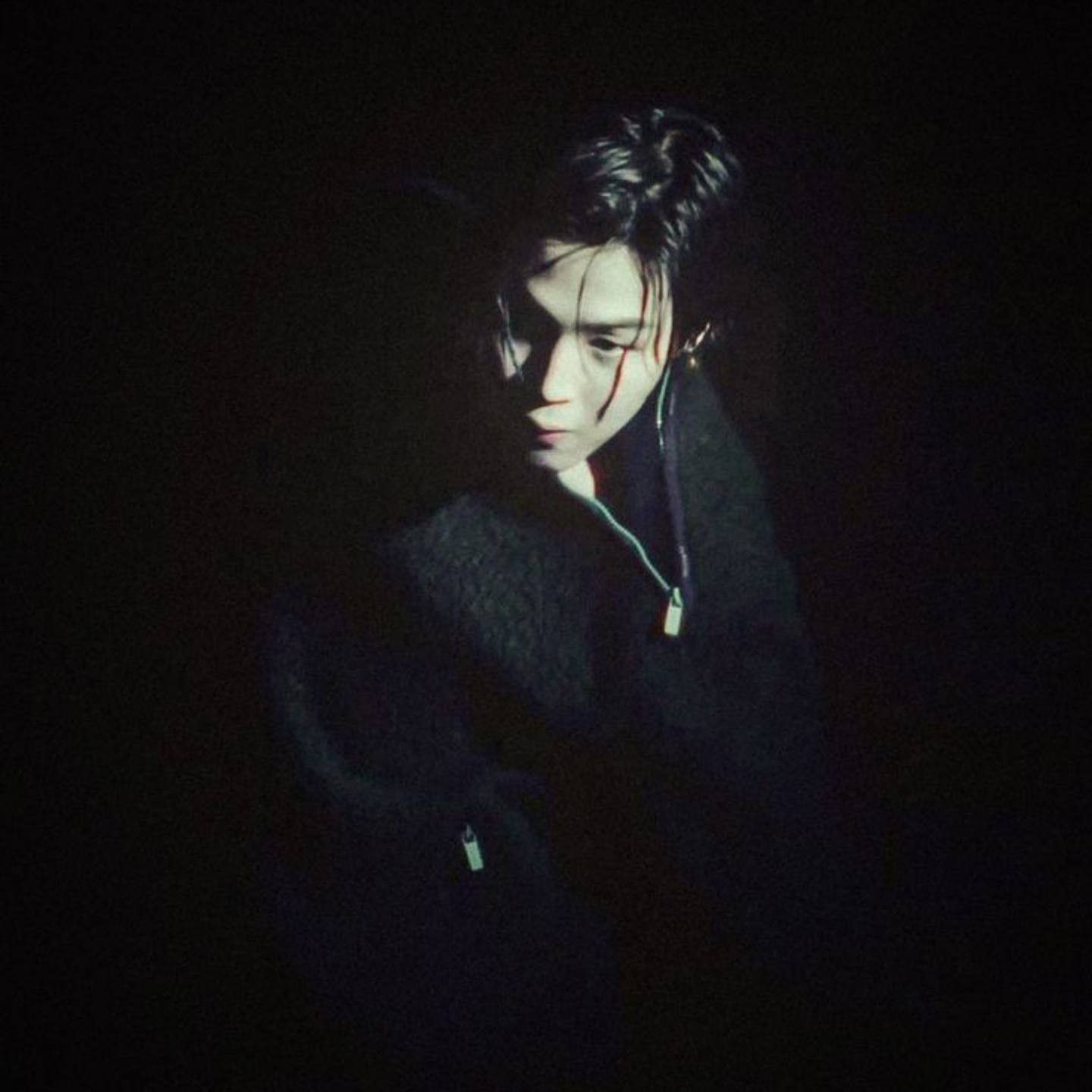 Behind-the-scenes cut of Ha Jimin