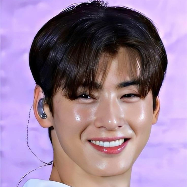 A moment captured by a fan of Cha Eunwoo