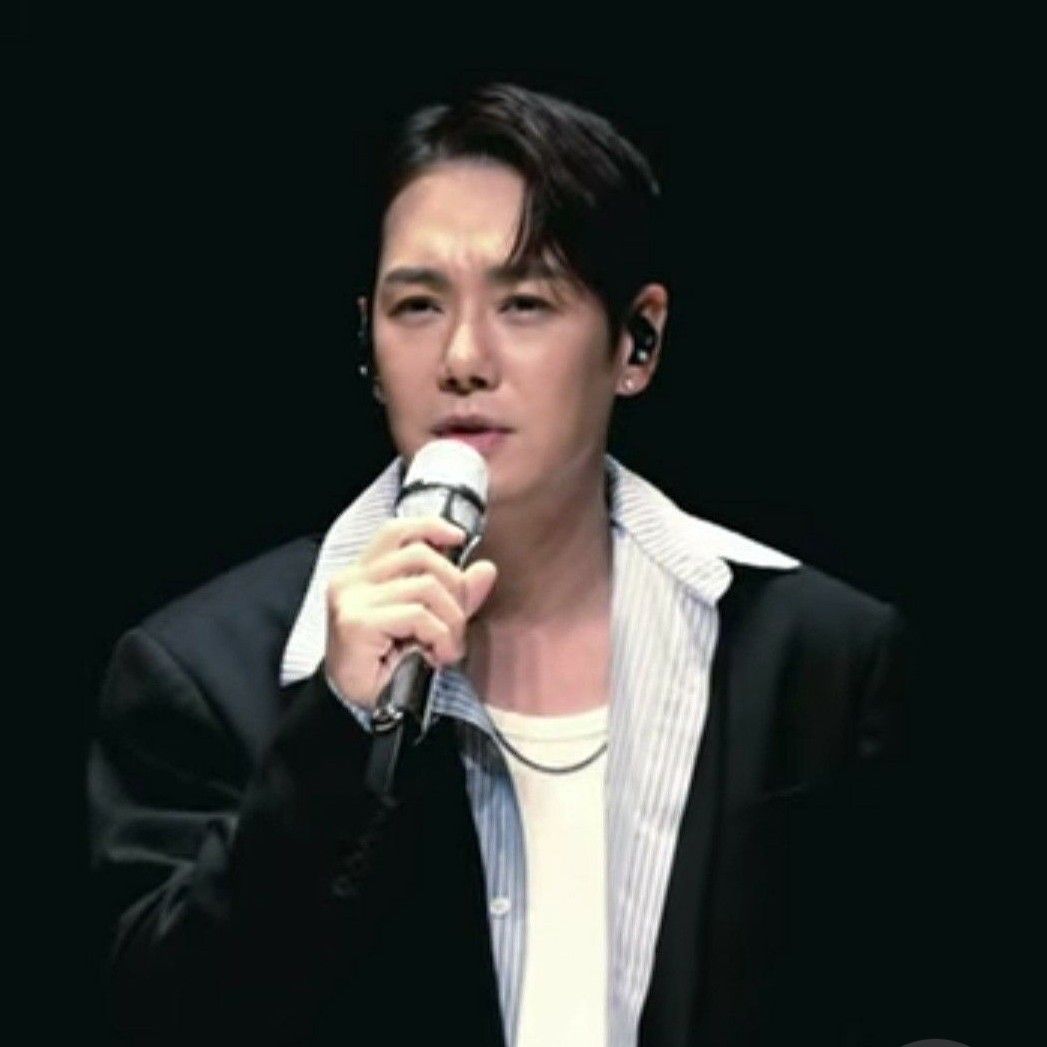 Behind-the-scenes cut of Hwanhee