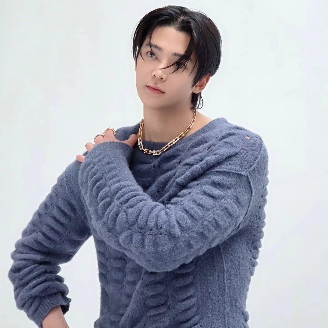 Behind-the-scenes cut of Rowoon