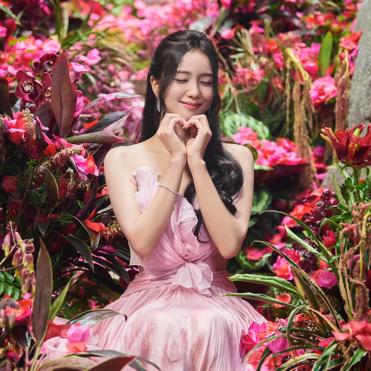 Latest photo of Jisoo (1995)