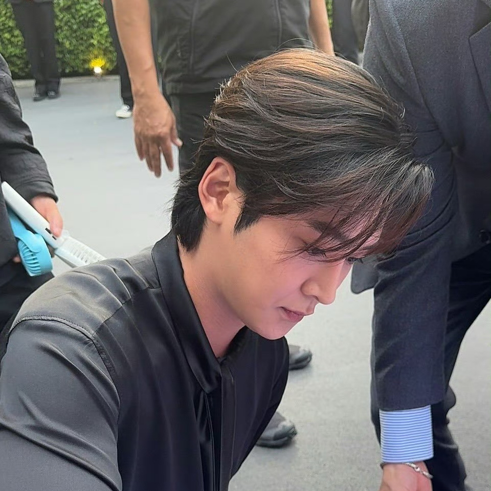 A moment captured by a fan of Rowoon