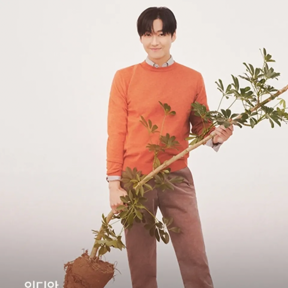 Behind-the-scenes cut of Namkoong Min