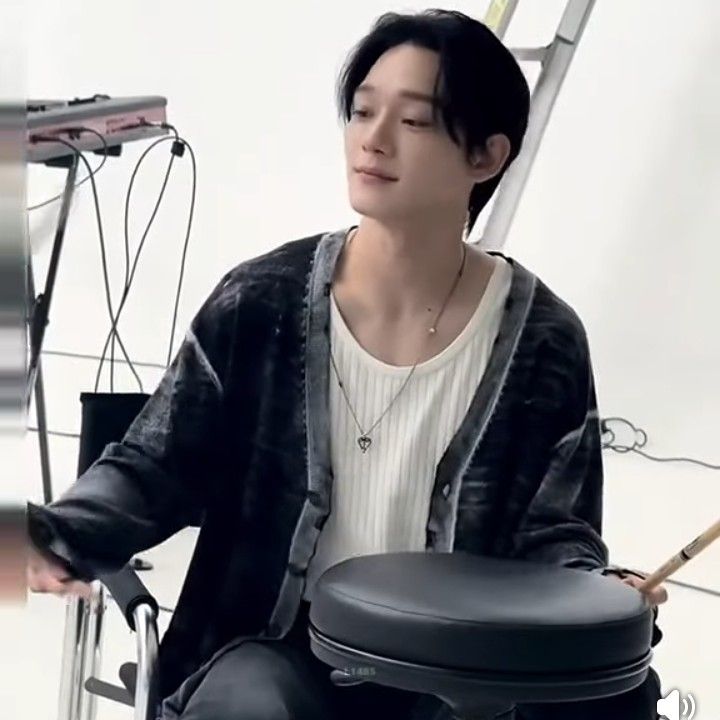 Behind-the-scenes cut of Baekhyun