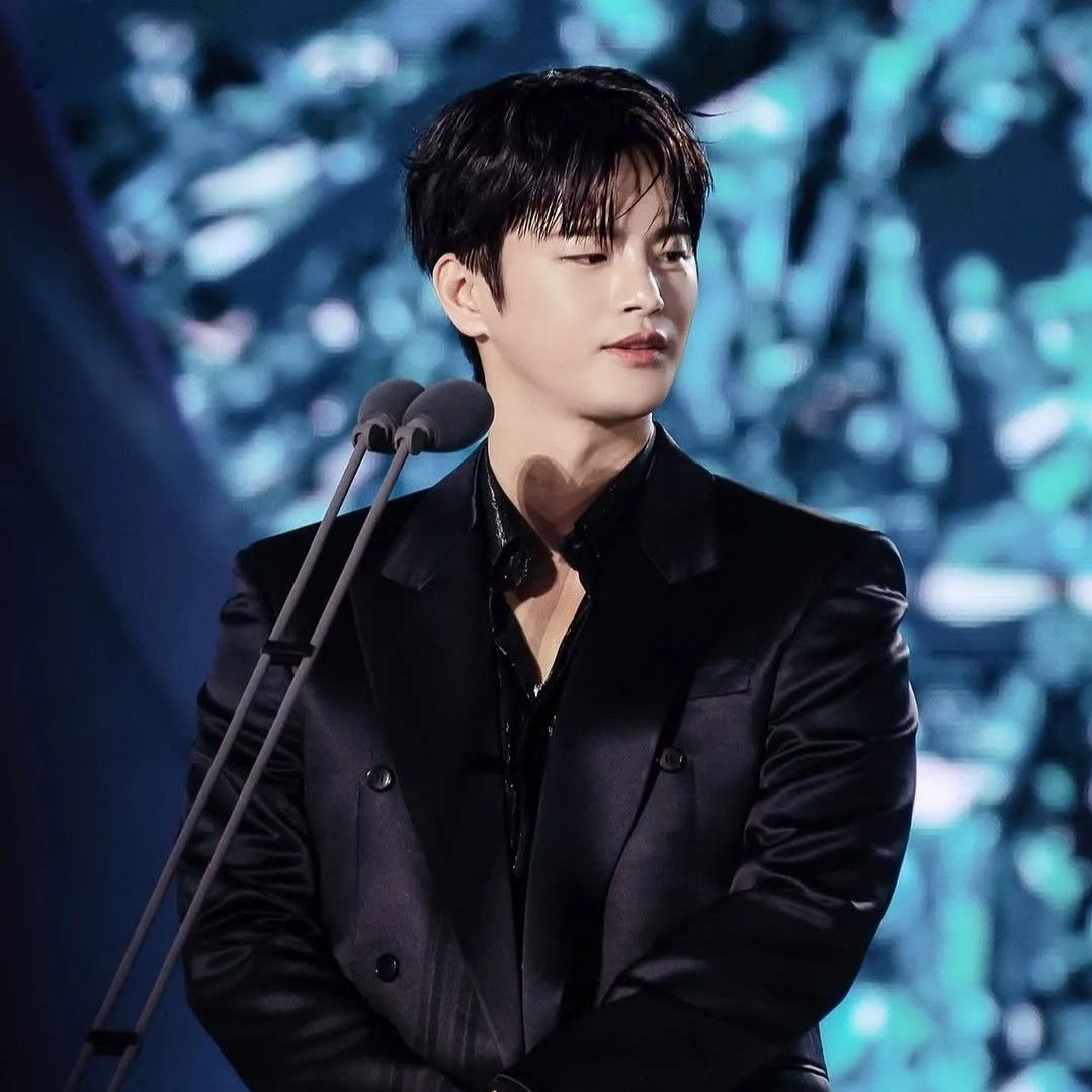 A moment captured by a fan of Seo Inguk