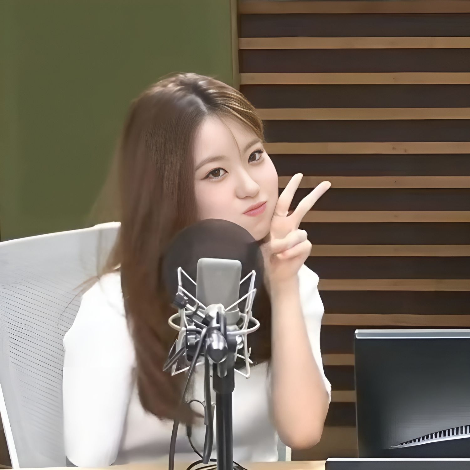 Behind-the-scenes cut of Oh Yujin