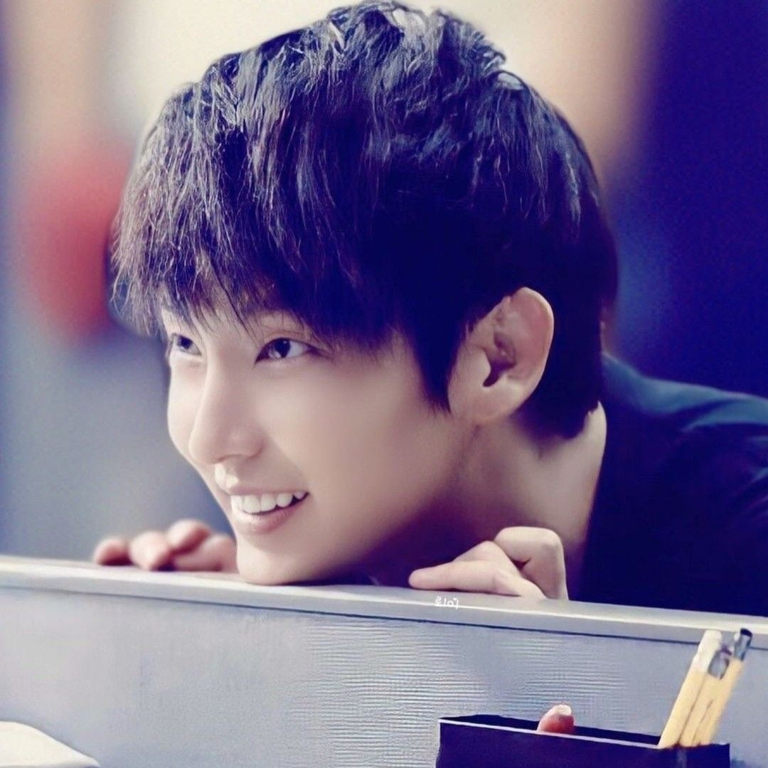 Behind-the-scenes cut of Lee Joongi