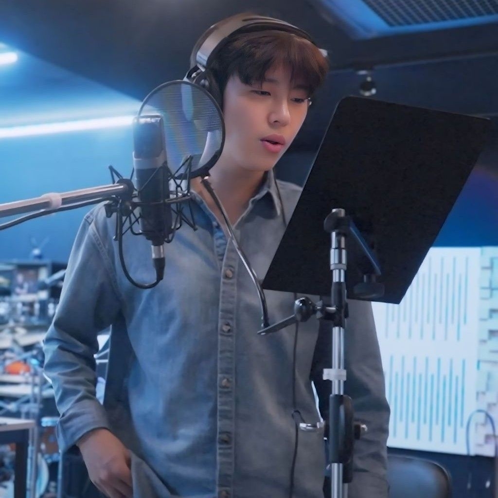 Behind-the-scenes cut of Lim Youngwoong