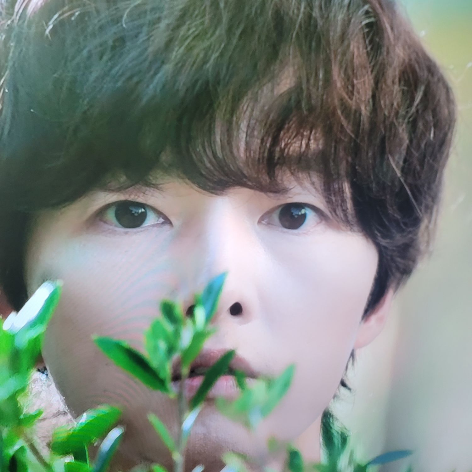 Behind-the-scenes cut of Song Joongki