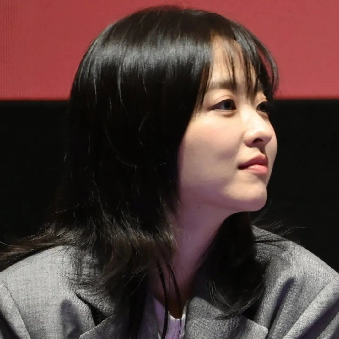 Behind-the-scenes cut of Park Boyoung