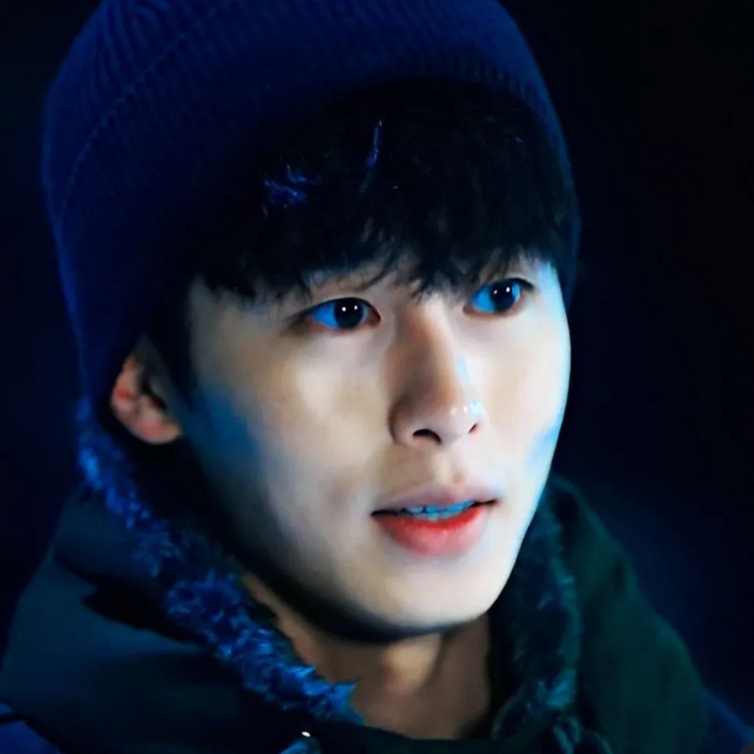 Behind-the-scenes cut of Lee Jaewook