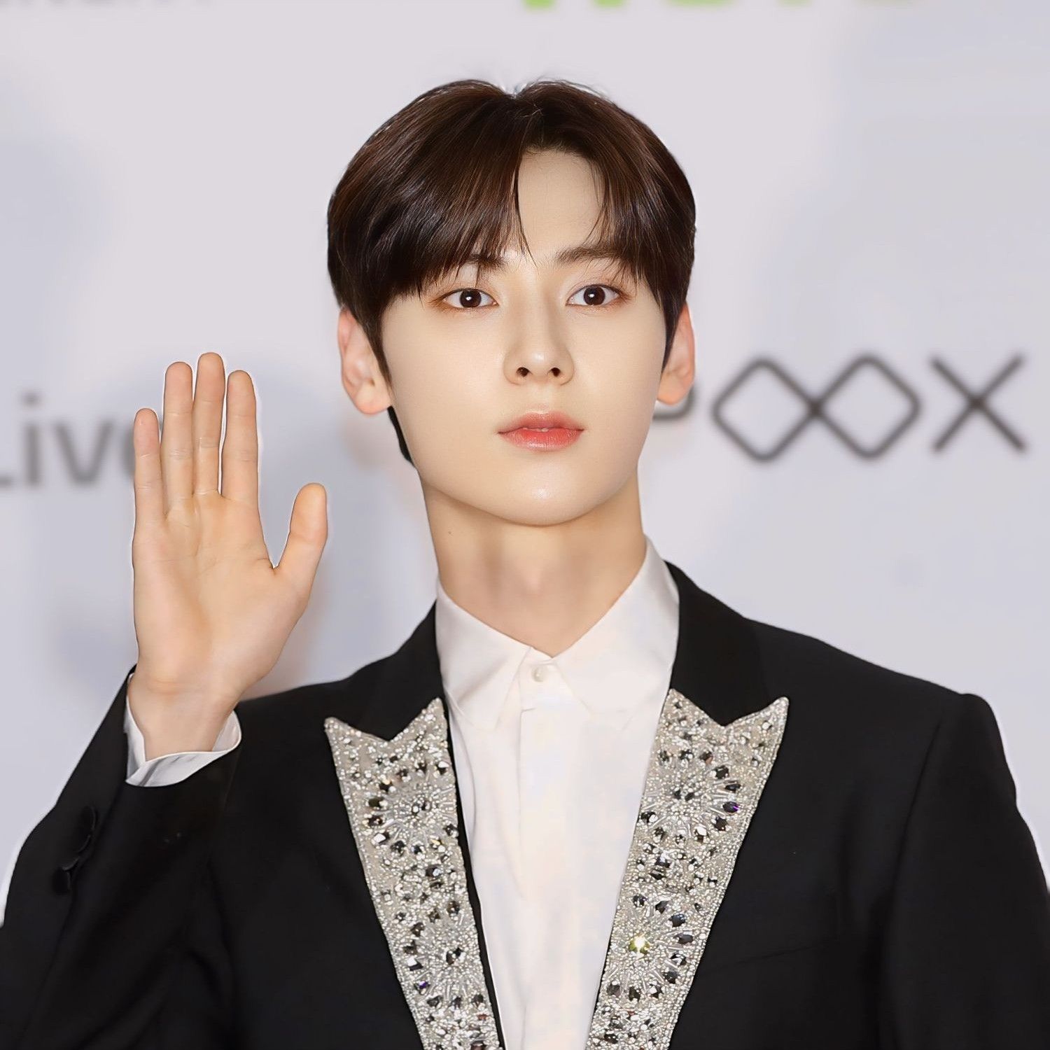 A moment captured by a fan of Hwang Minhyun