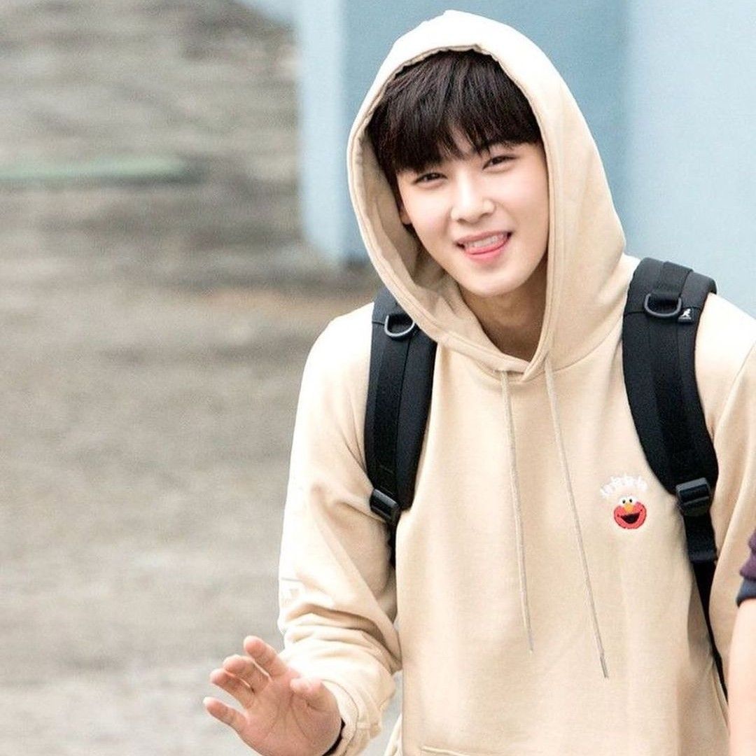 Recent activity shot of Cha Eunwoo