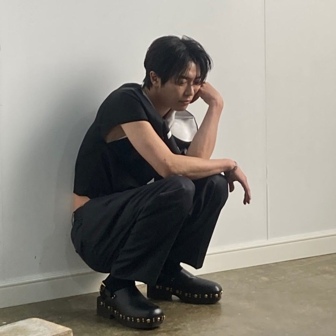 粉丝拍下的金材昱瞬间