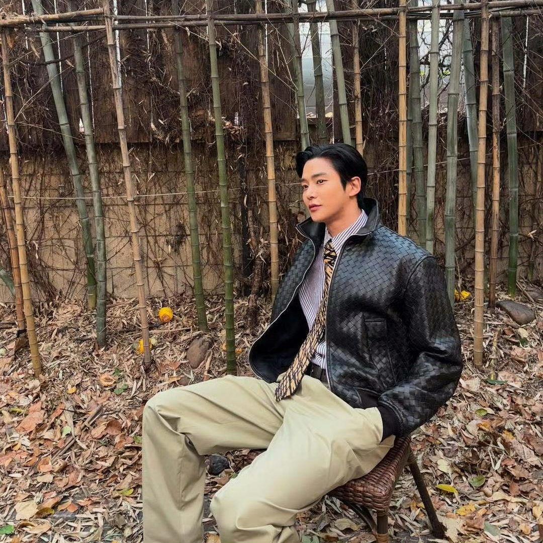 Behind-the-scenes cut of Rowoon