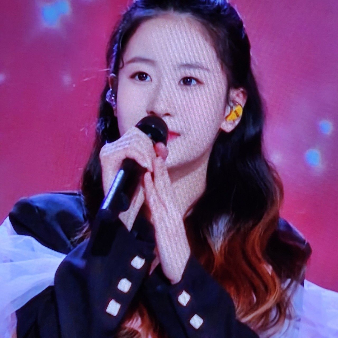 A moment captured by a fan of Oh Yujin