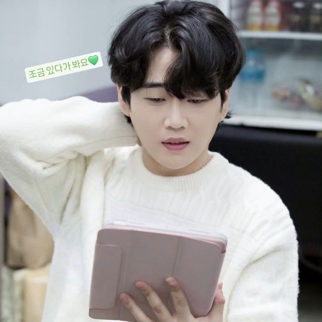 A moment captured by a fan of Hwang Youngwoong