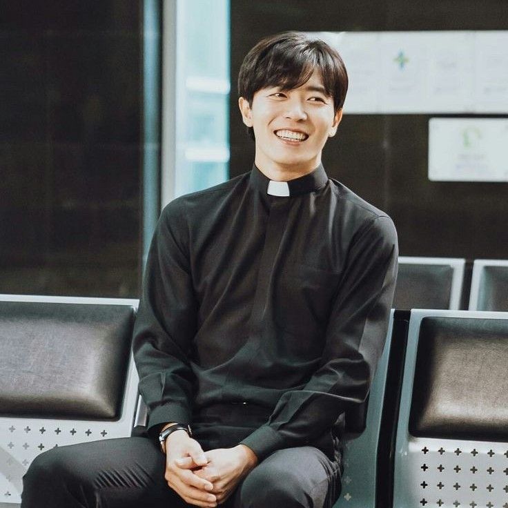 Behind-the-scenes cut of Kim Jaewook