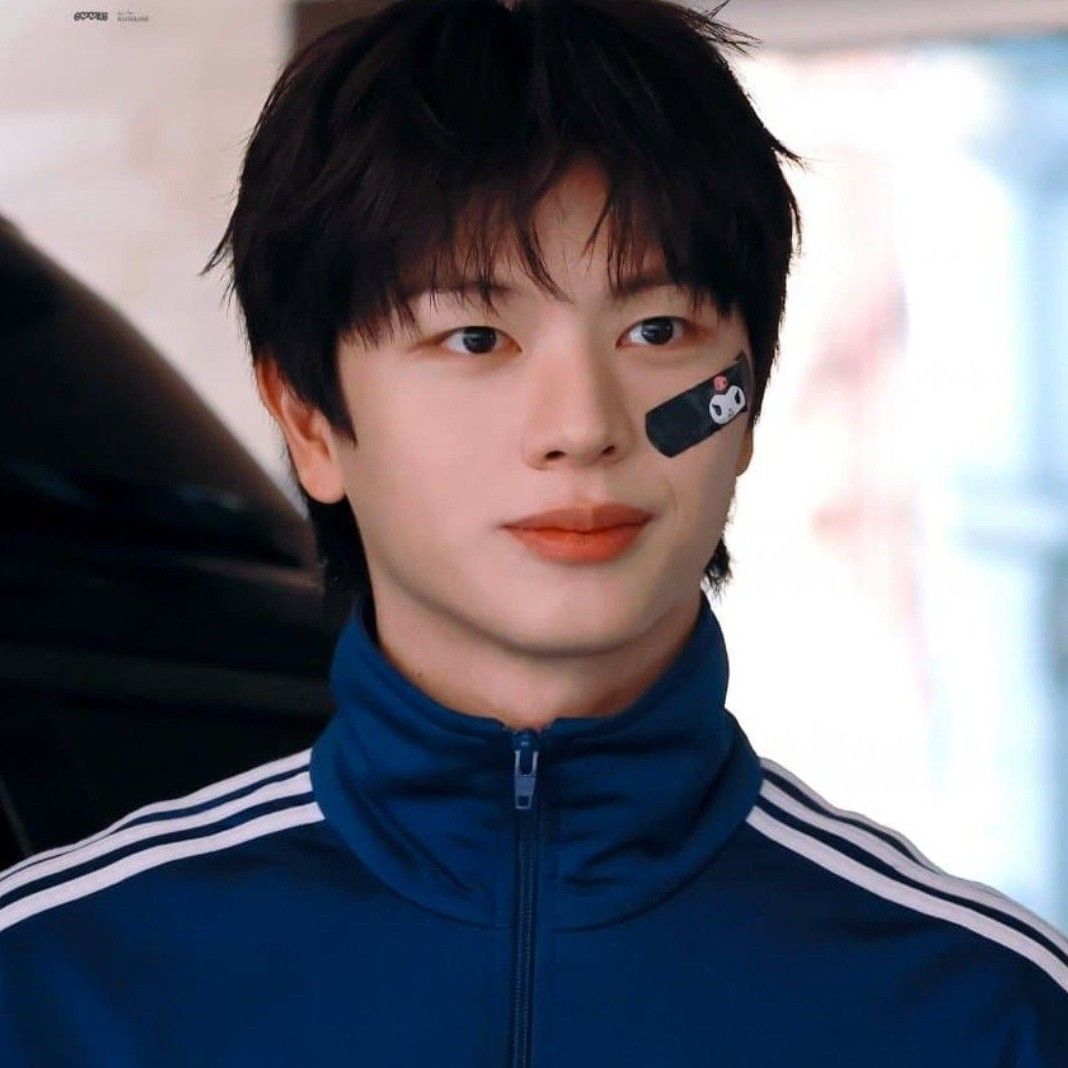 A moment captured by a fan of Yook Sungjae
