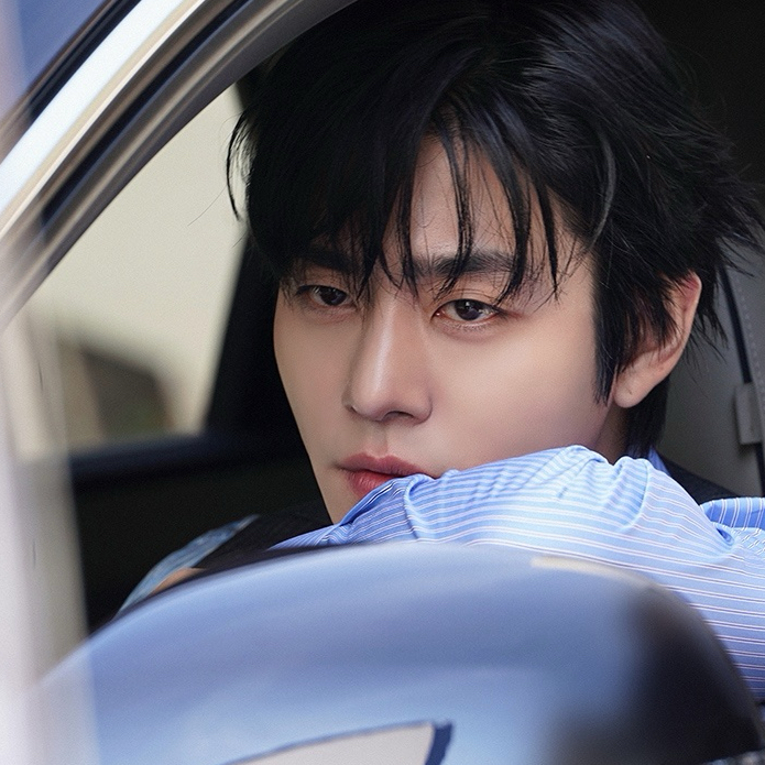 粉絲拍下的安孝燮瞬間