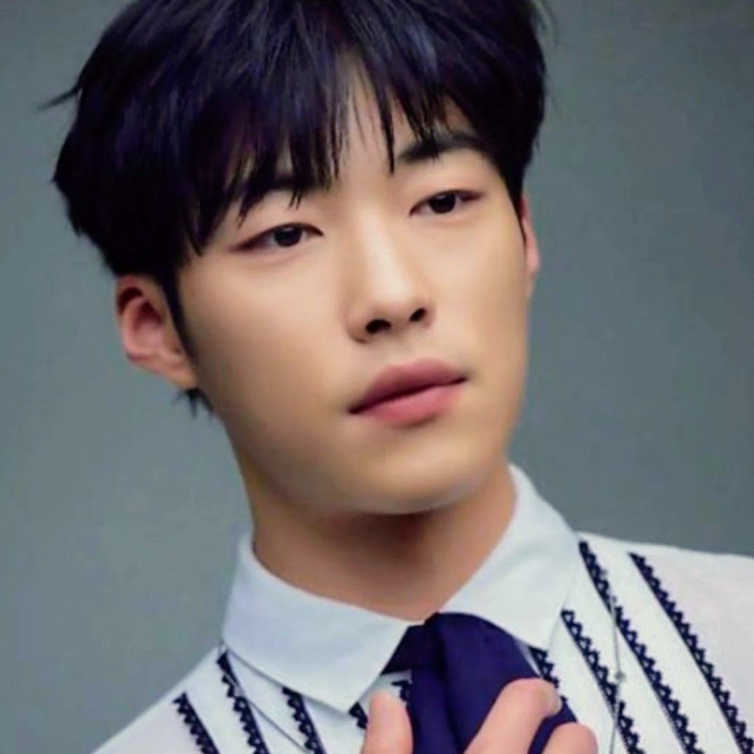 A moment captured by a fan of Woo Dohwan