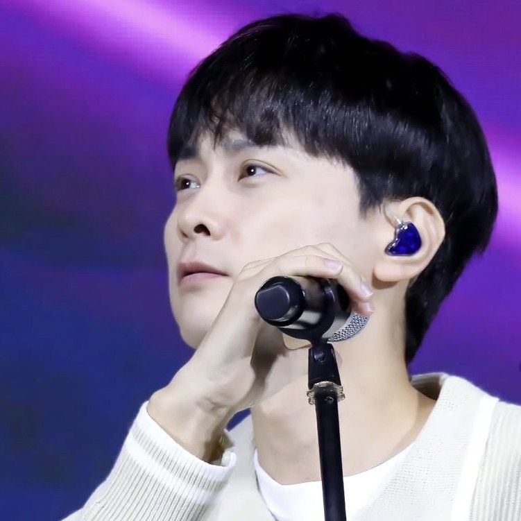 粉絲拍下的閔庚勳瞬間