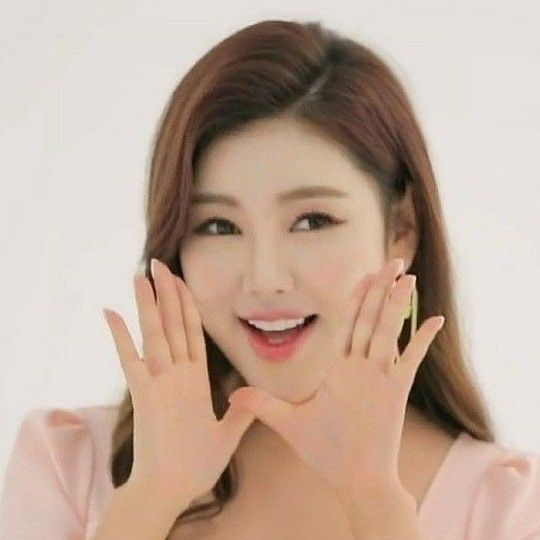 Behind-the-scenes cut of Song Gain