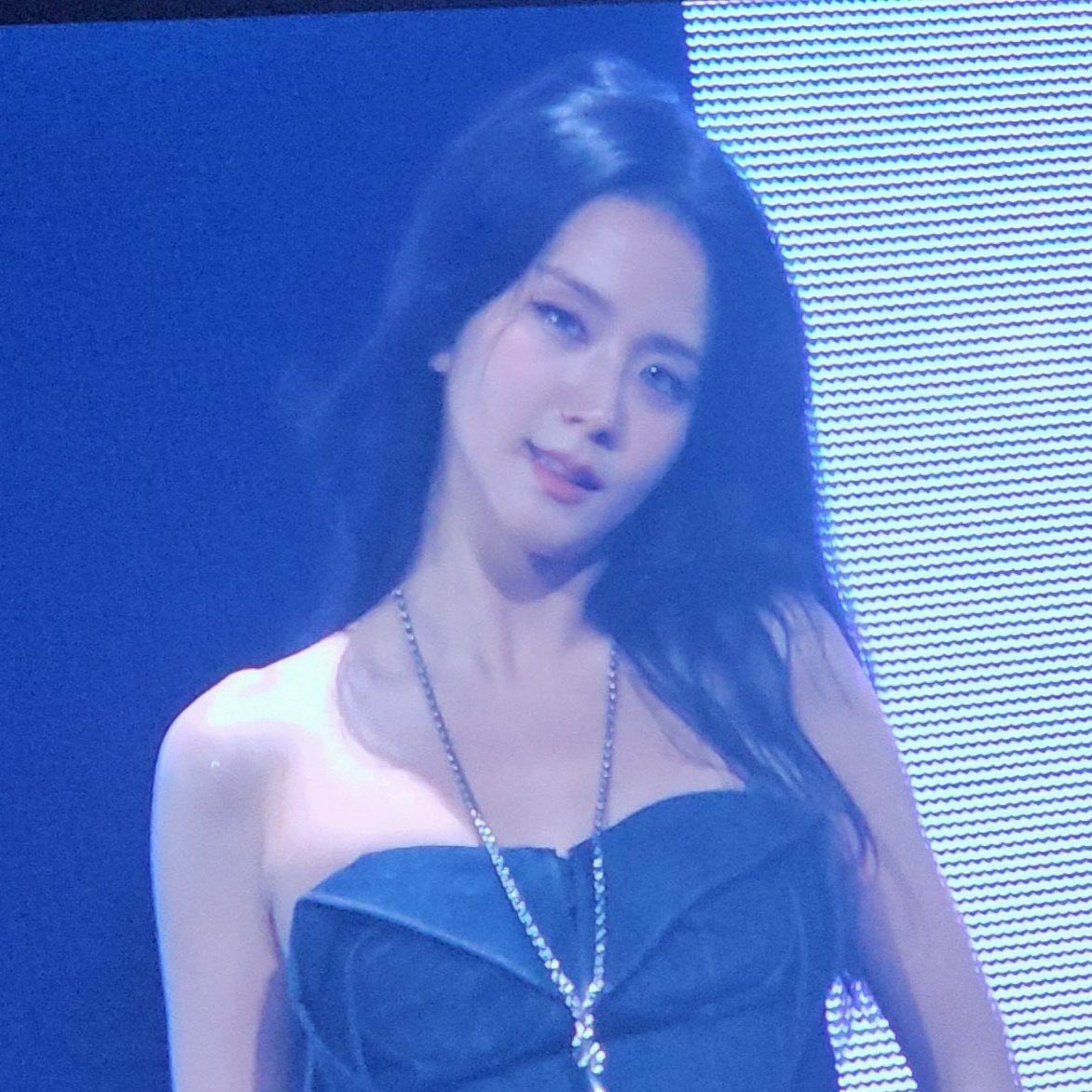 ジス (1995)の最近の活動ショット