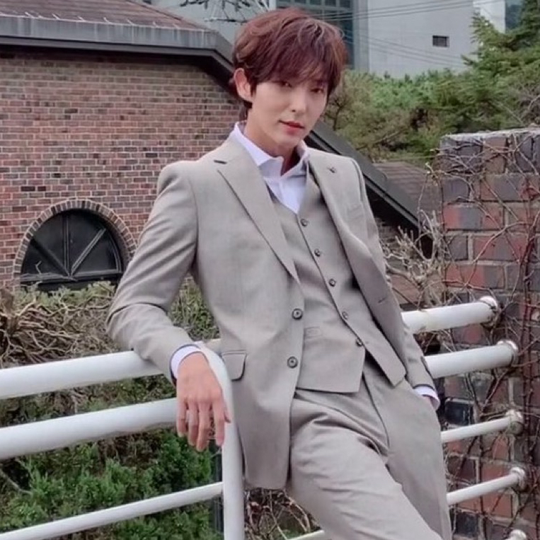 Foto terbaru dari Lee Joongi