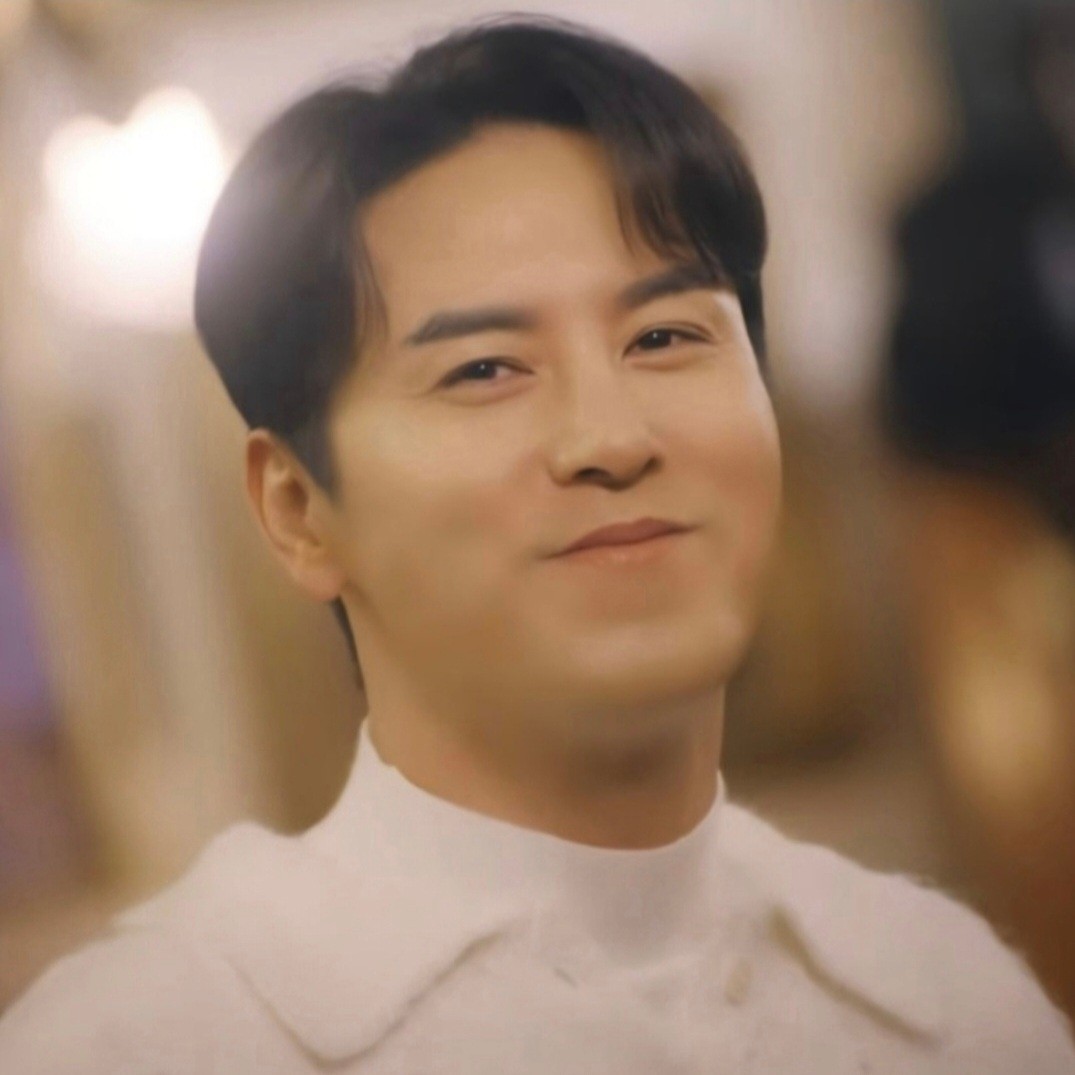 チャン・ミンホの最近の活動ショット