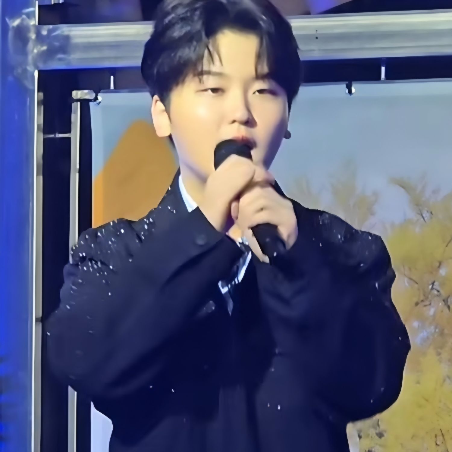 A moment captured by a fan of Park Sungon