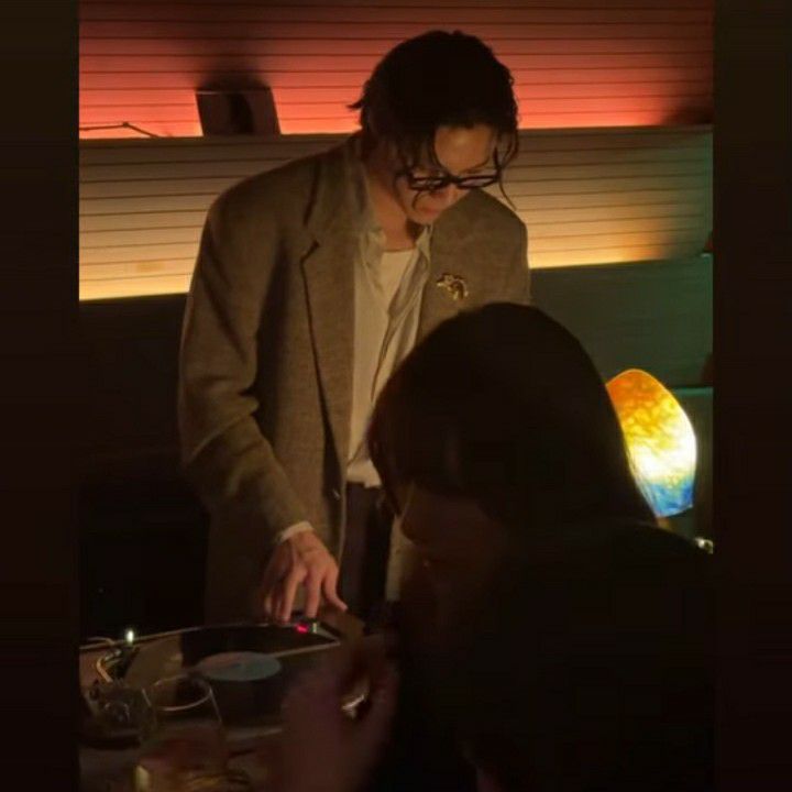 A moment captured by a fan of Lee Jongwon