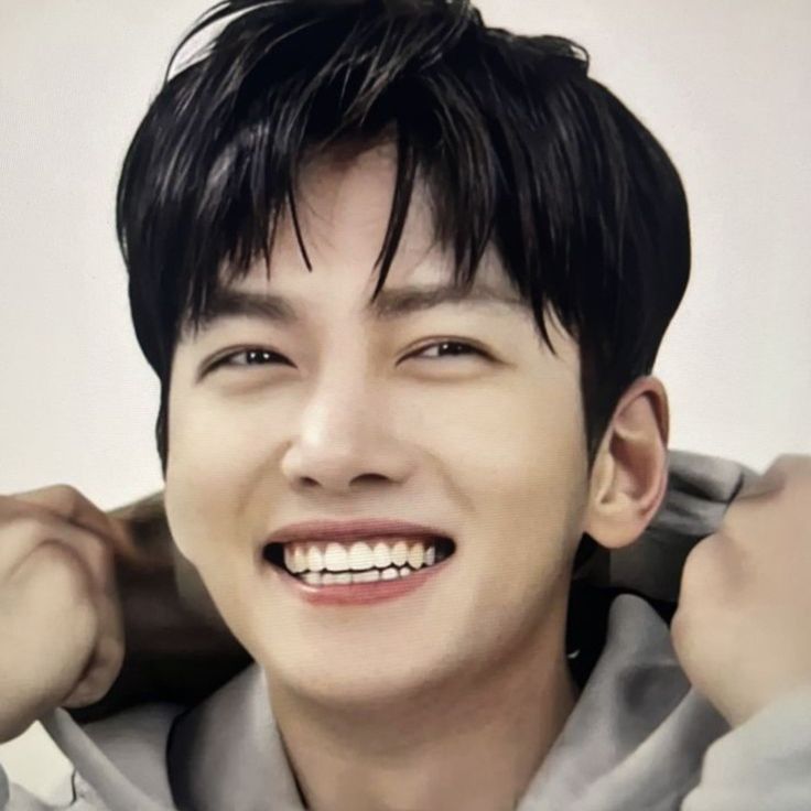 Behind-the-scenes cut of Ji Changwook