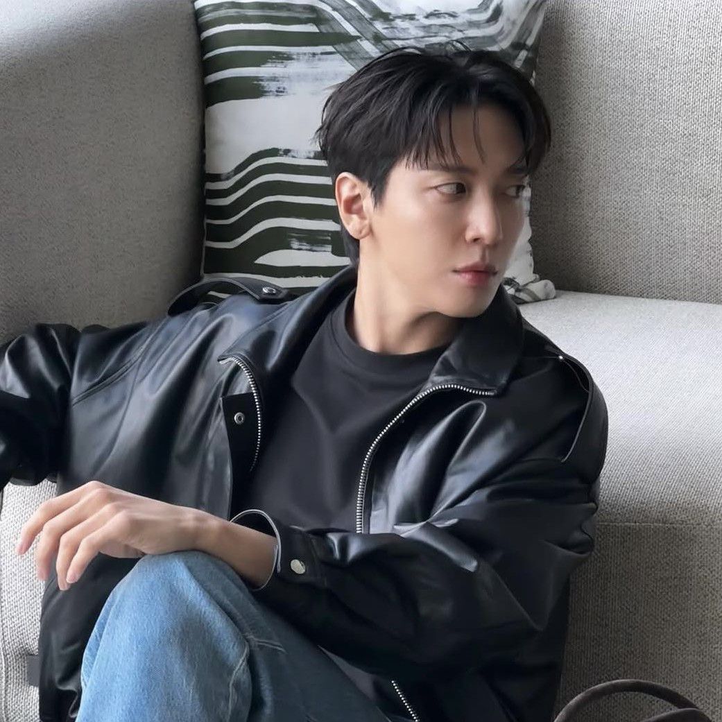 A moment captured by a fan of Jung Yonghwa