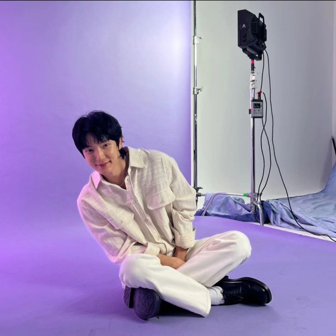 Behind-the-scenes cut of Lee Joongi