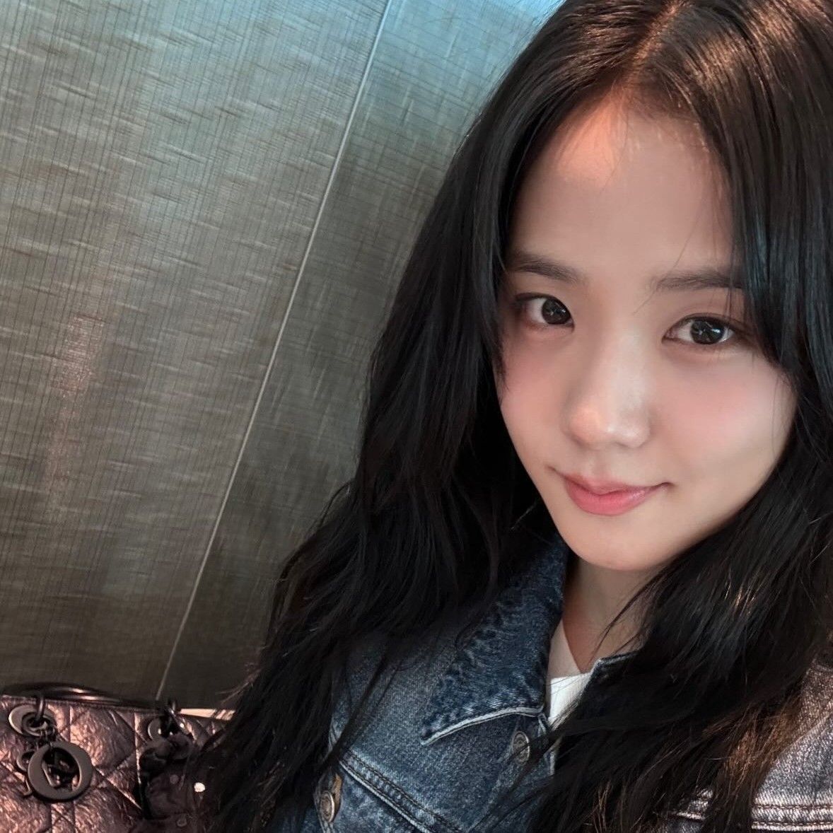 Behind-the-scenes cut of Jisoo (1995)