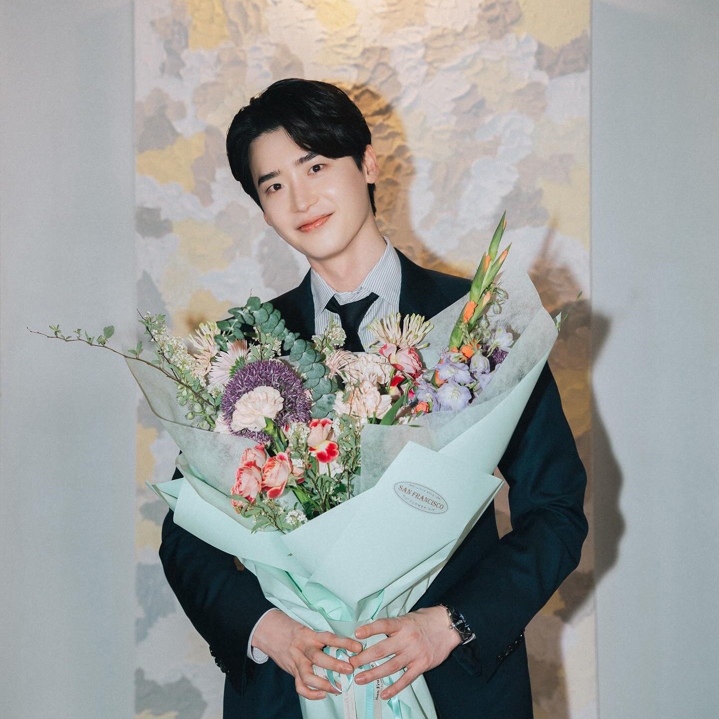 A moment captured by a fan of Lee Jongsuk