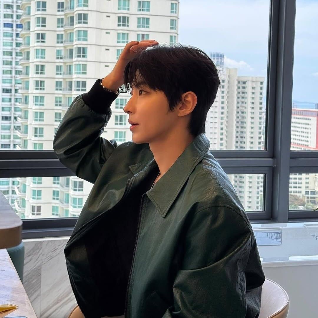 Behind-the-scenes cut of Hwang Inyoup