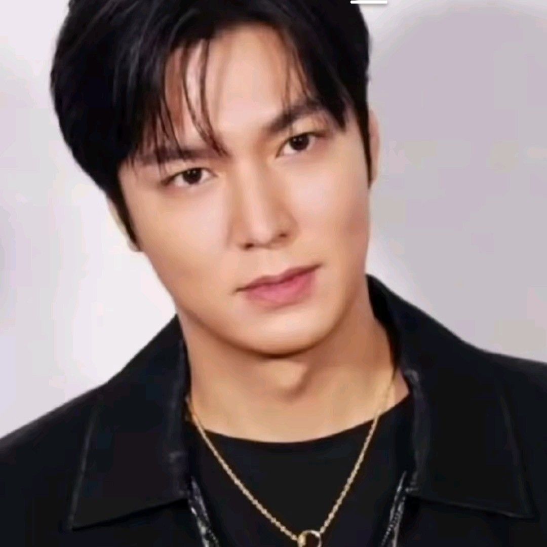 イ・ミンホの最近の活動ショット