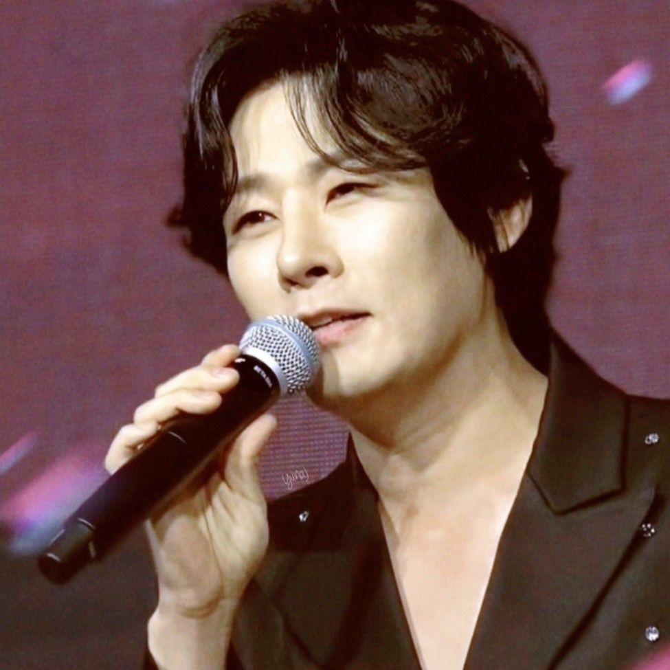 Behind-the-scenes cut of Kang Moonkyung