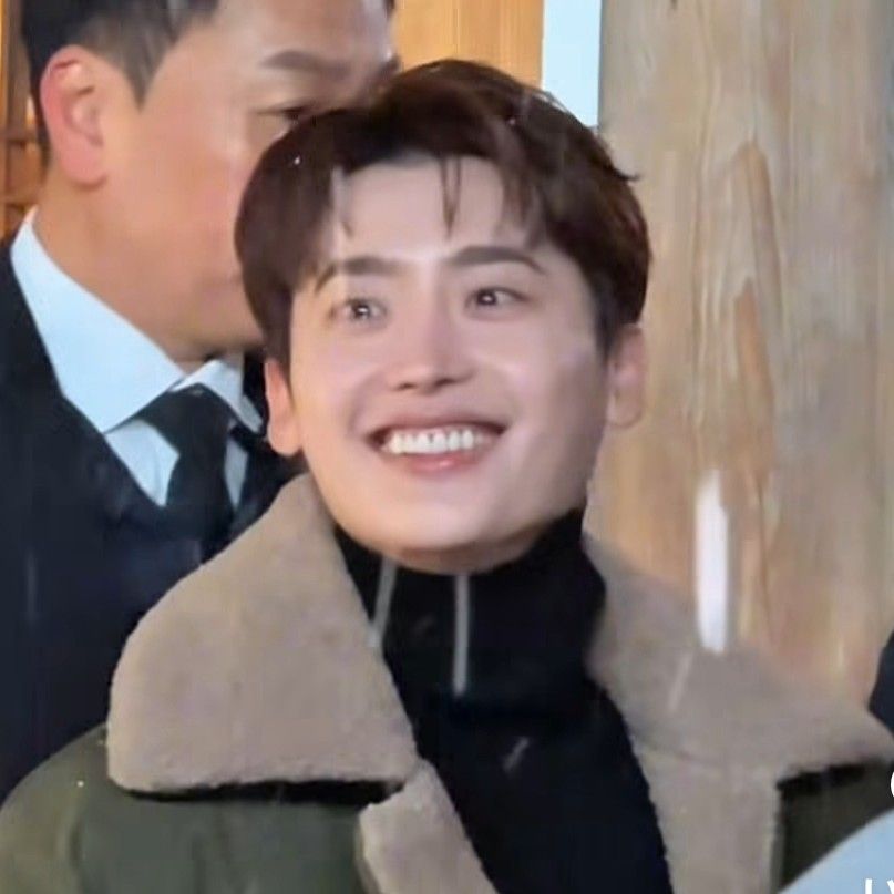 A moment captured by a fan of Lee Jongsuk