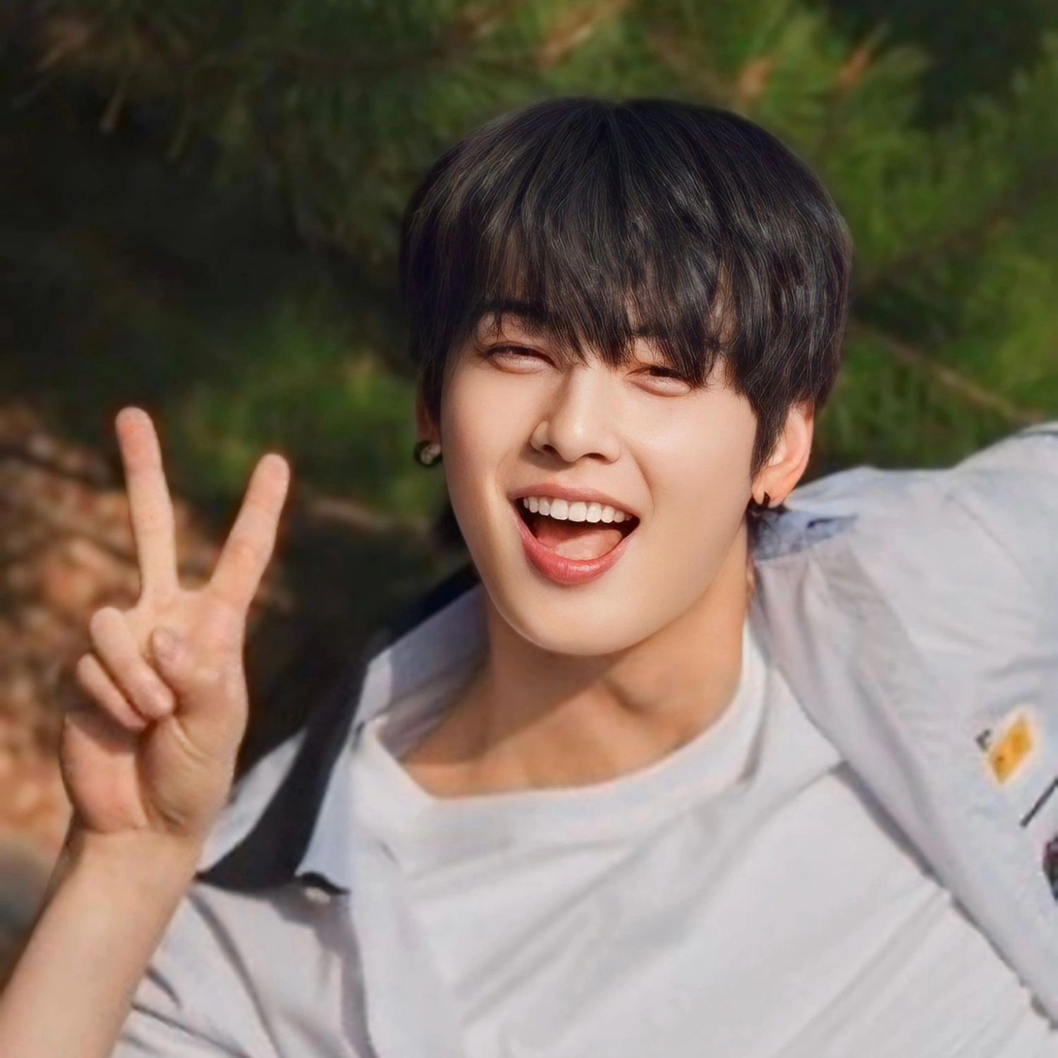 Behind-the-scenes cut of Cha Eunwoo