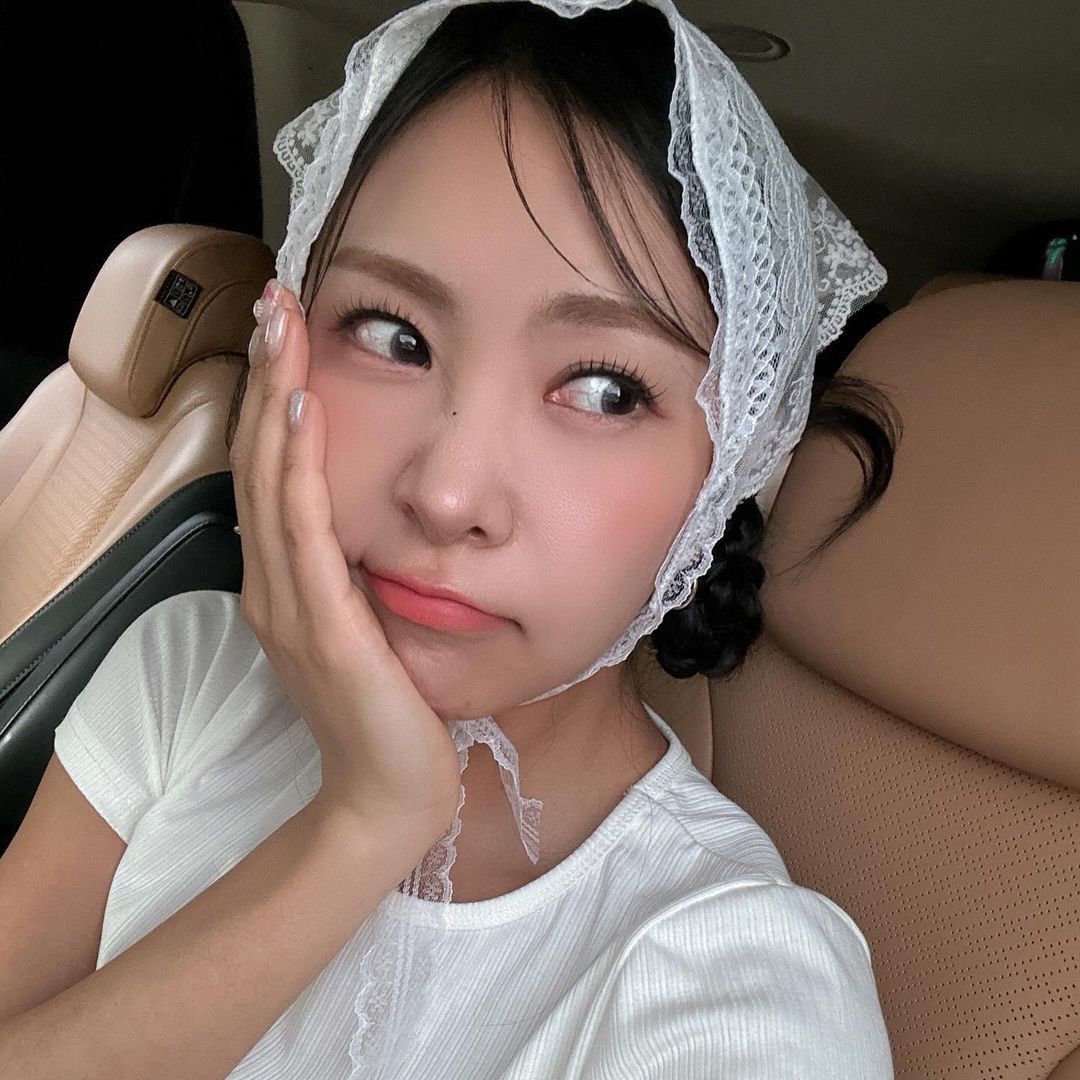 Behind-the-scenes cut of Huh Chanmi