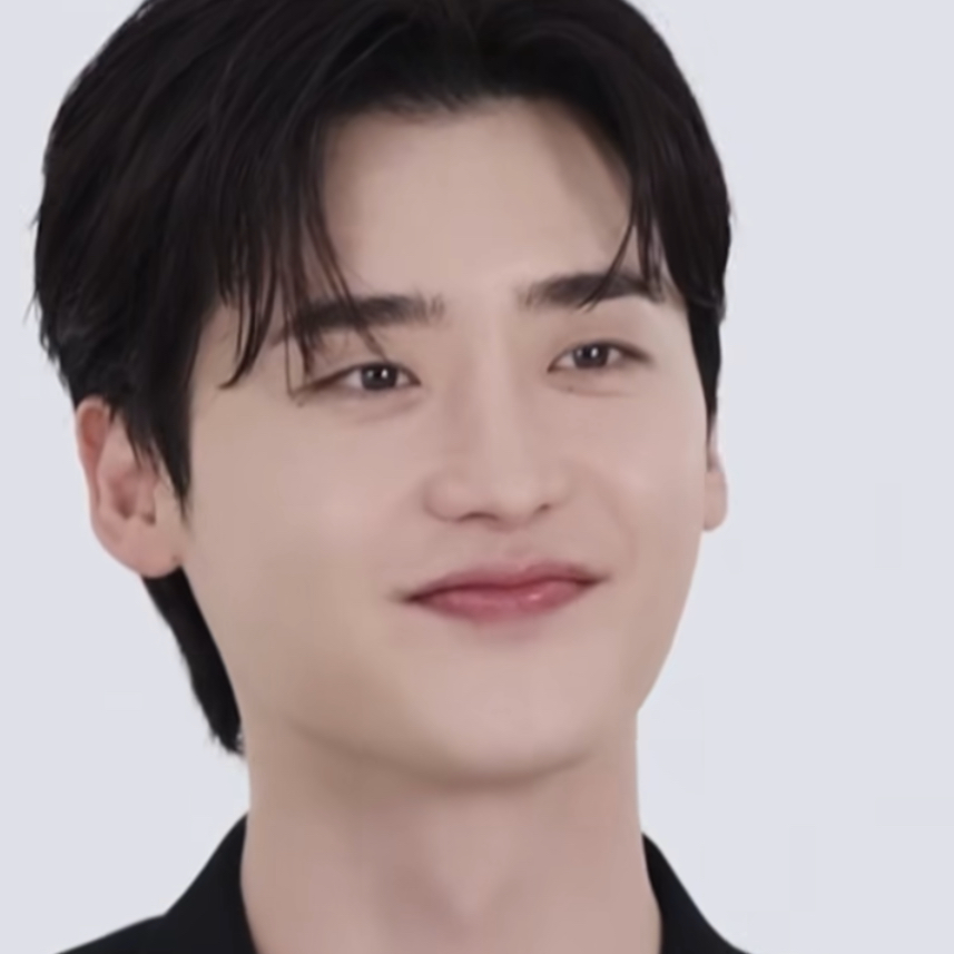Recent activity shot of Lee Jongsuk