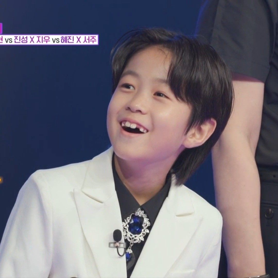 Behind-the-scenes cut of You Jiwoo