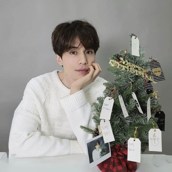 Recent activity shot of Lee Dongwook